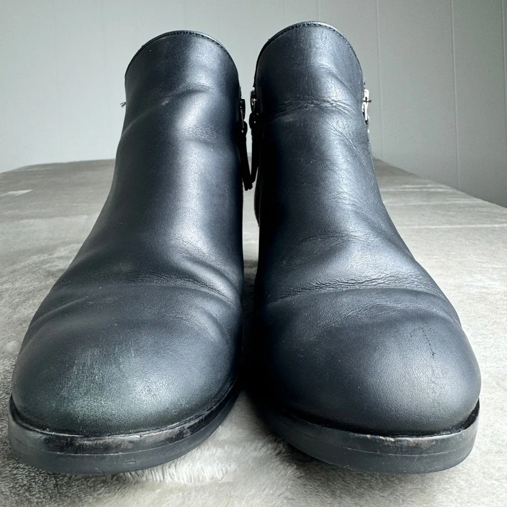 Cole Haan Women's Size 7 Black Leather Hayes‎ Ankle Zip Bootie Boots Classic